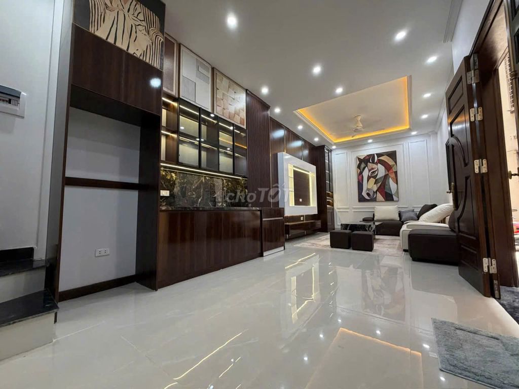 Красивый дом Ким Ма – 42м² 6 этажей лифт – угловой – полная обстановка