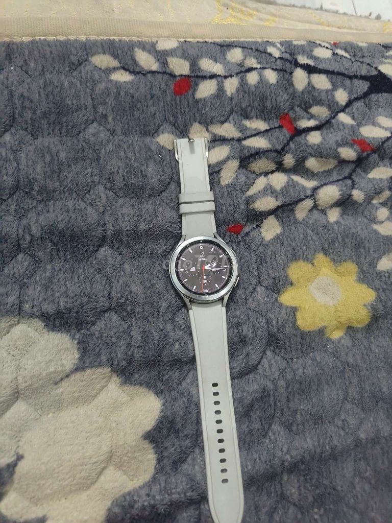 Samsung Watch 4 Classic Trắng Mới. Mua bán Thiết bị đeo thông minh tại Thành phố Biên Hòa Đồng Nai được đăng bởi Tú Trần Thanh hình 1