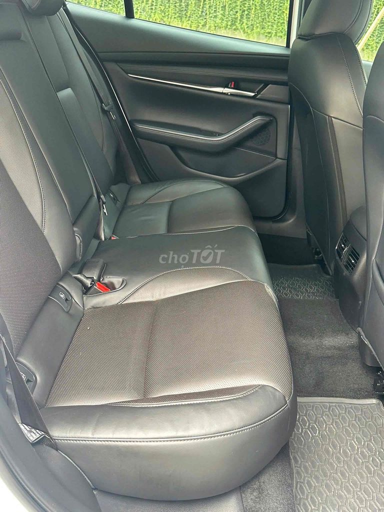 Mazda 3 1.5Luxury sx 2022 siêu đẹp màu trắng. Mua bán Ô tô tại Quận Cầu Giấy Hà Nội được đăng bởi Cao Quý hình 18