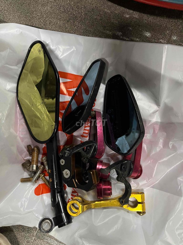 Dư 3 cái kính xe ko xài. Mua bán Phụ tùng xe tại Thành phố Thủ Dầu Một Bình Dương được đăng bởi Shop Nam Phong hình 2