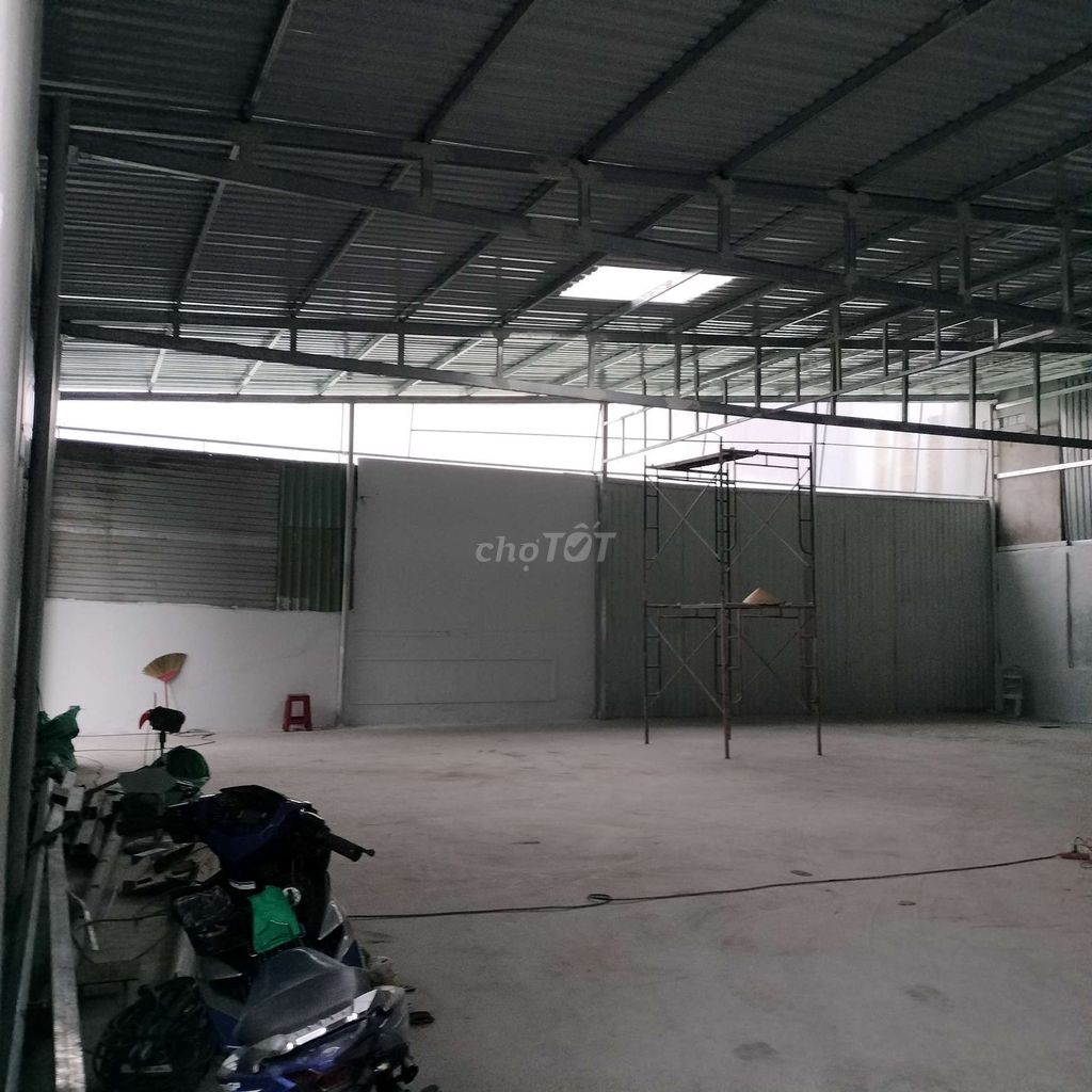 Cho thuê nhà kho xưởng. Dt 250m2.