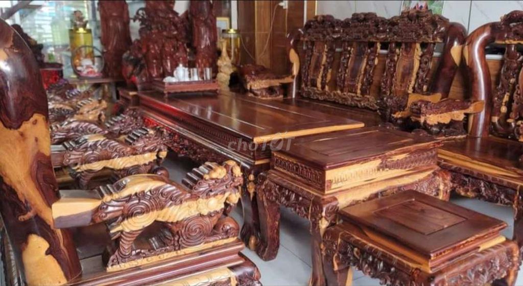 NHÀ CHẬT CẦN BÁN BỘ BÀN GHẾ KHỦNG TÂM HUYẾT