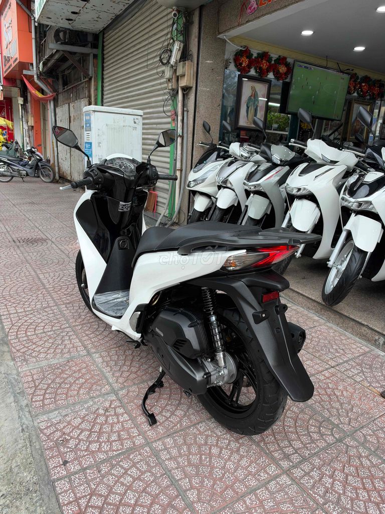 Honda SH 150i ABS 2018 Белый Черный 21 318 км Смена владельца сразу