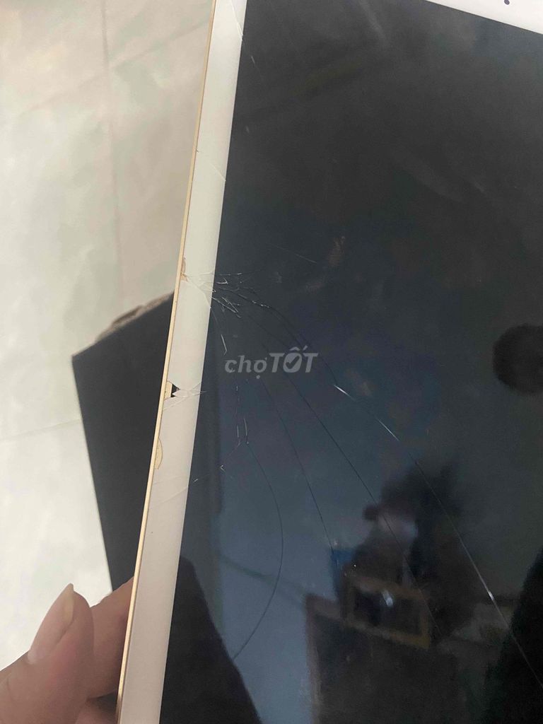 Apple iPad Pro 12.9 inch Nứt kính. cắm sạc im ru. Mua bán Máy tính bảng tại Quận Bình Tân Tp Hồ Chí Minh được đăng bởi chuyên hàng cũ hình 1