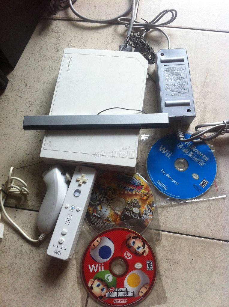 - Nintendo Wii + dĩa