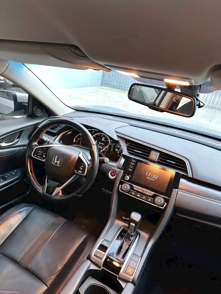 Honda Civic 2020 RS - 32000 km. Mua bán Ô tô tại Thành phố Thủ Dầu Một Bình Dương được đăng bởi Nguyễn thanh hình 3