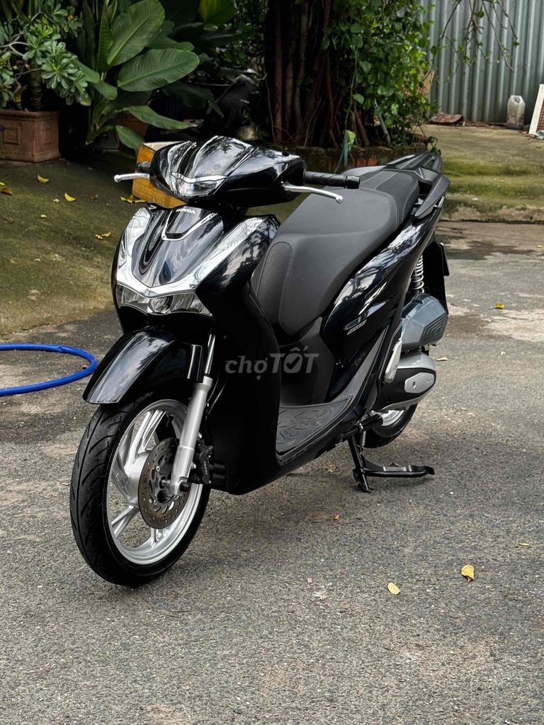 Honda SH 160i конец 2024 черный, оригинал, 1 владелец