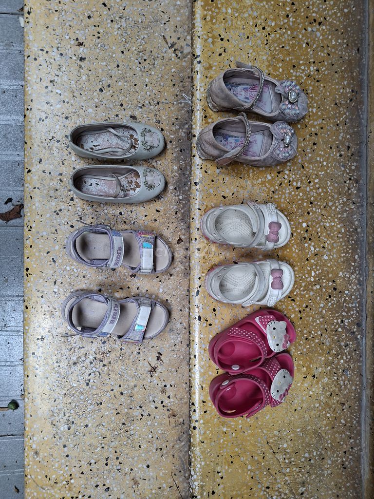 Dép sandal bé gái hồng 3-4 tuổi. Mua bán Mẹ và bé tại Quận Hai Bà Trưng Hà Nội được đăng bởi Hưng hình 1