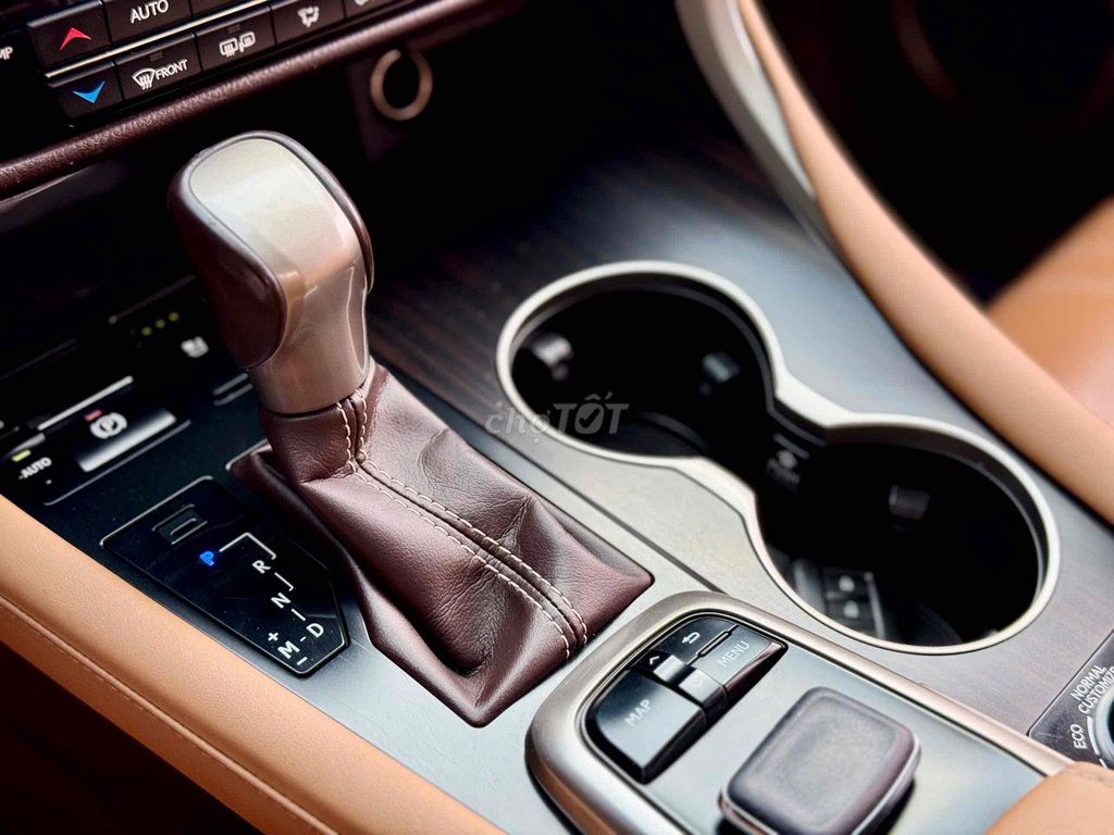 Lexus RX350 2018 Trắng 75.000 km. Mua bán Ô tô tại Quận Long Biên Hà Nội được đăng bởi Trang Gala hình 12