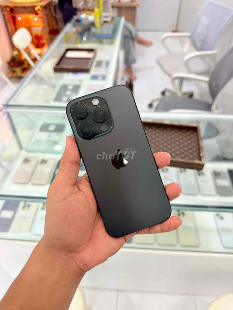 Apple iPhone 16 Pro Đen Titan A18 Pro. Mua bán Điện thoại tại Thành phố Long Xuyên An Giang được đăng bởi Lý Apple hình 1