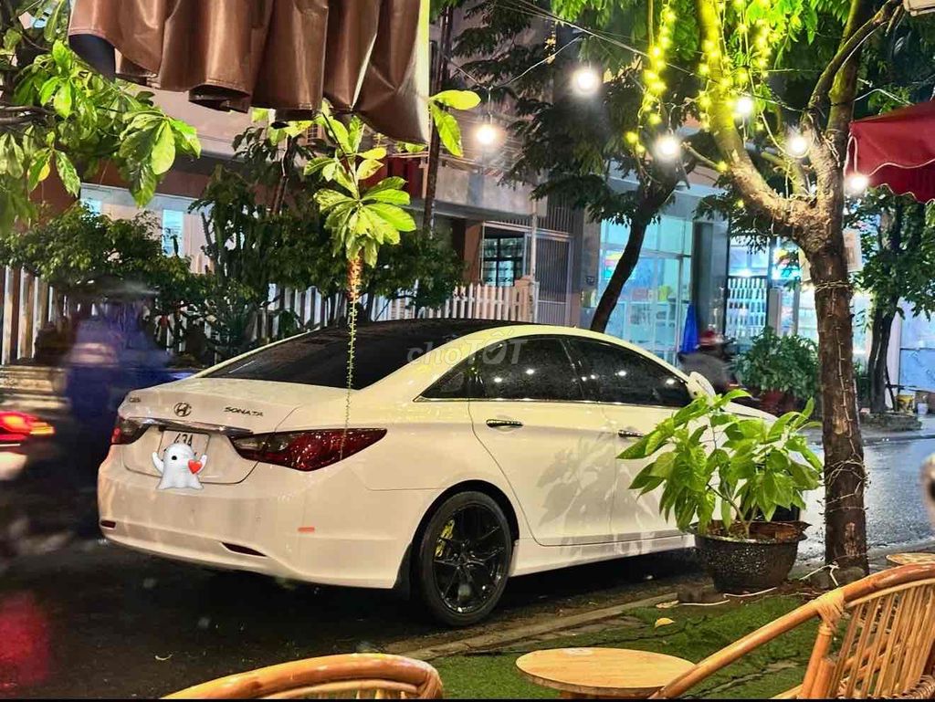 Hyundai Sonata 2012, белый, автомат или обмен на 7 мест