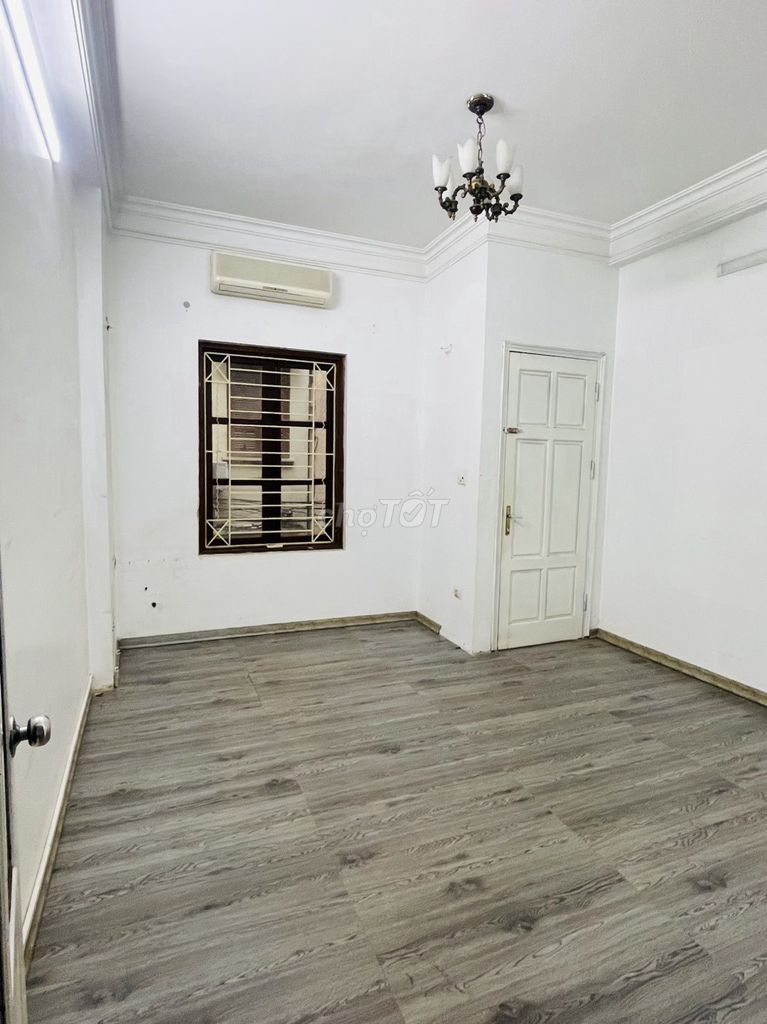 Nhà cho thuê ngõ 149 Trung Kính, Dt 50m2 x 3 tầng 1 tum 