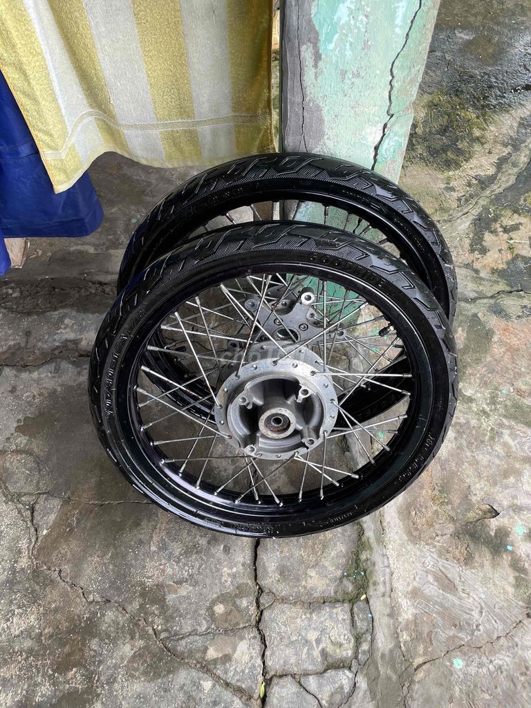 Mâm xe máy kim loại màu Đen gấp xe máy +7. Mua bán Phụ tùng xe tại Huyện Mỹ Xuyên Sóc Trăng được đăng bởi Dương Nguyễn hình 1