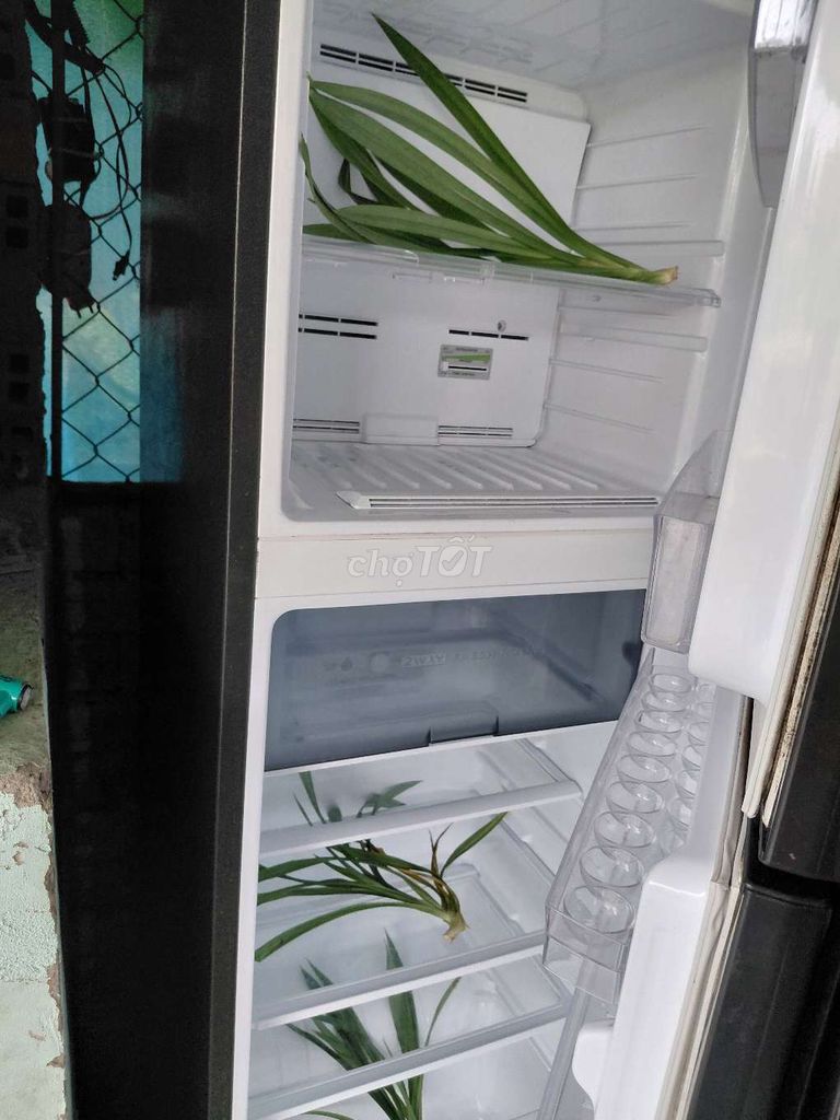 Tủ lạnh Sharp Đen Đã sử dụng. Mua bán Tủ lạnh tại Huyện Cù Lao Dung Sóc Trăng được đăng bởi Apm hình 1