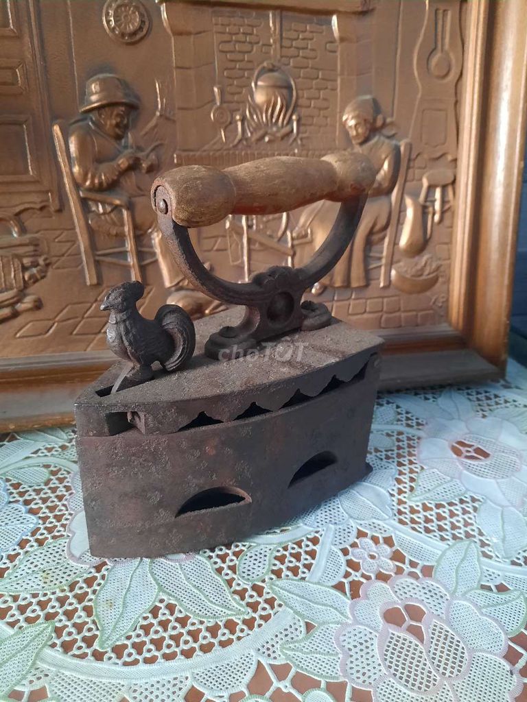 Bàn ủi con gà cổ !!!