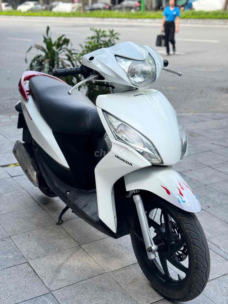 Белая Honda Vision 2015 инжектор
