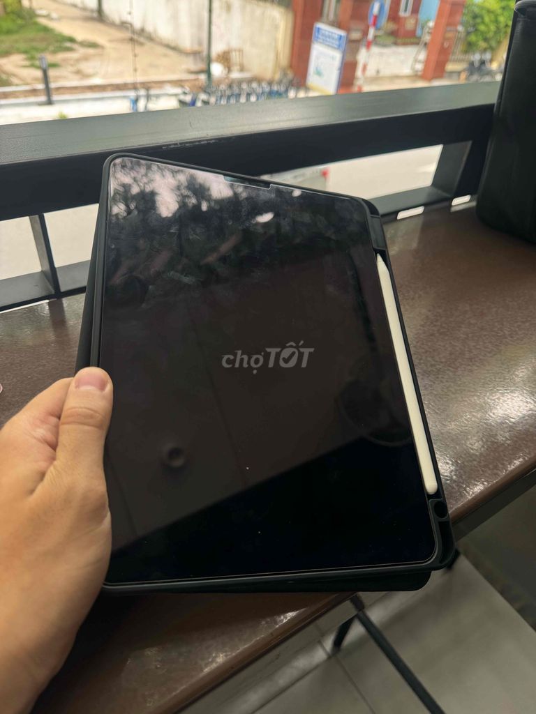 Apple iPad Pro M1. Mua bán Máy tính bảng tại Quận Hà Đông Hà Nội được đăng bởi Hoàng Minh hình 1