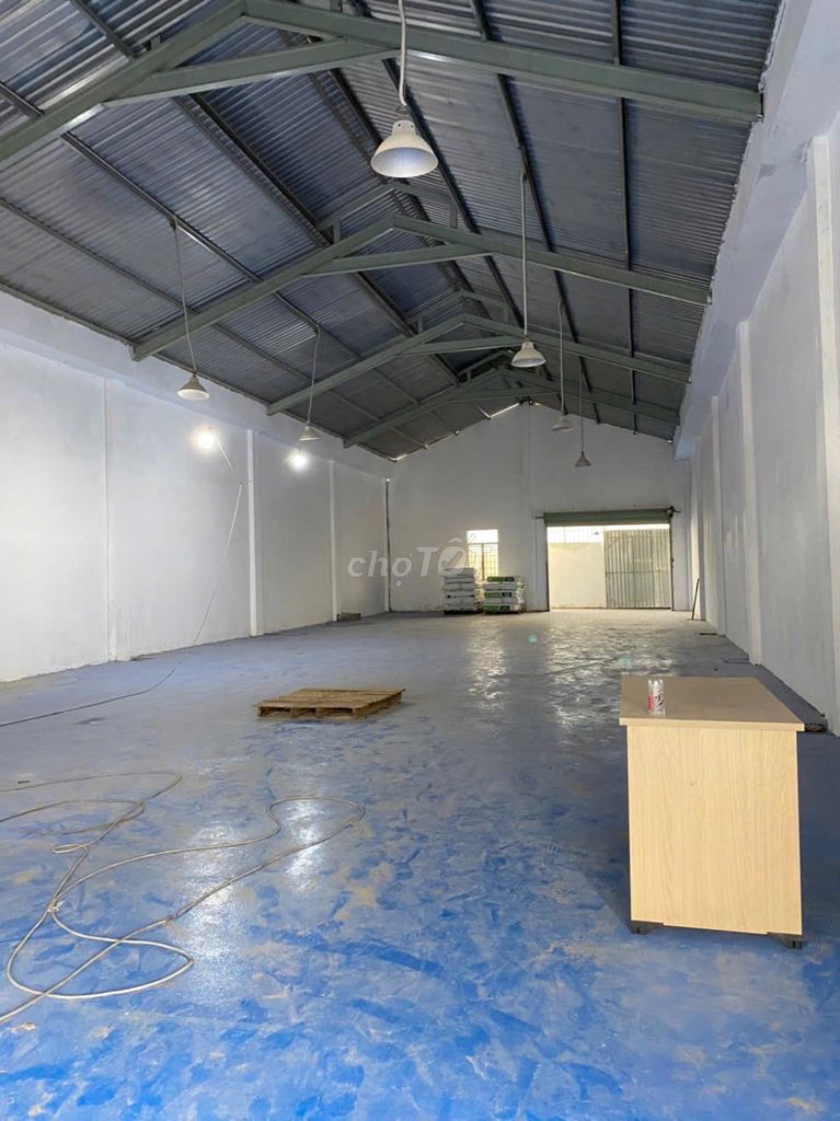 xưởng 1 xẹc tô ký thới tam thôn Dt 1000m2 / giá 43 triệu/ tháng 