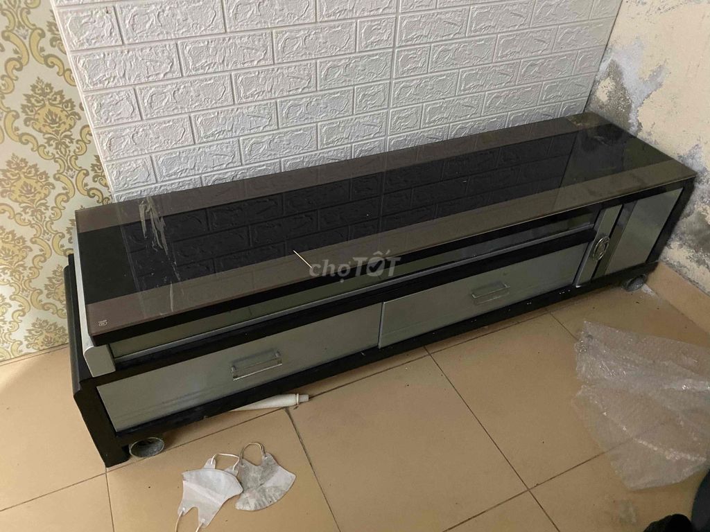 Kệ tivi Kính Gỗ Đen xám lấy luôn trong ngày. Mua bán Tủ, kệ gia đình tại Huyện Hòa Vang Đà Nẵng được đăng bởi Điện Máy Điện Lạnh Minh Hưng Thịnh hình 1