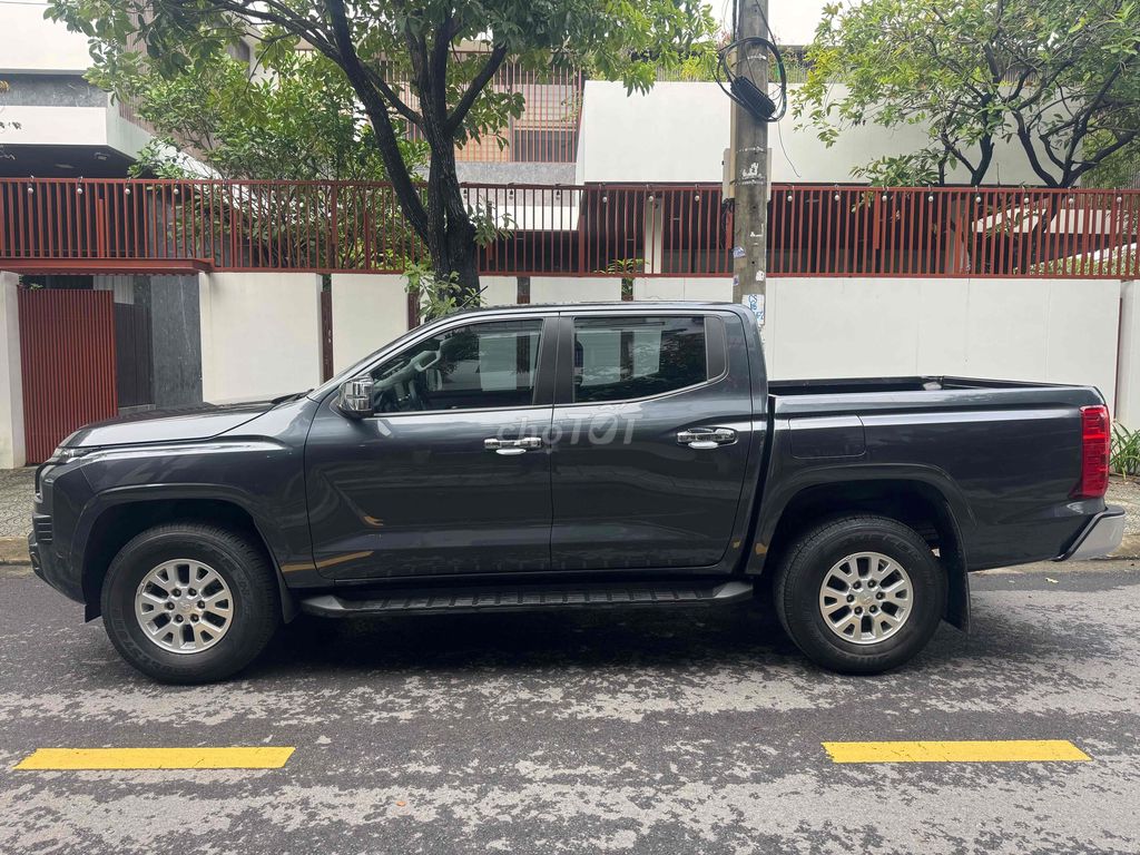 Mitsubishi Triton 2.4L GLX 4x2 AT 2024 Серый