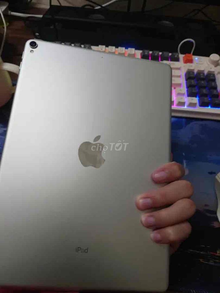 Ipad pro 10.5 wifi 64Gb. Mua bán Máy tính bảng tại Huyện Phú Xuyên Hà Nội được đăng bởi Lê hình 1