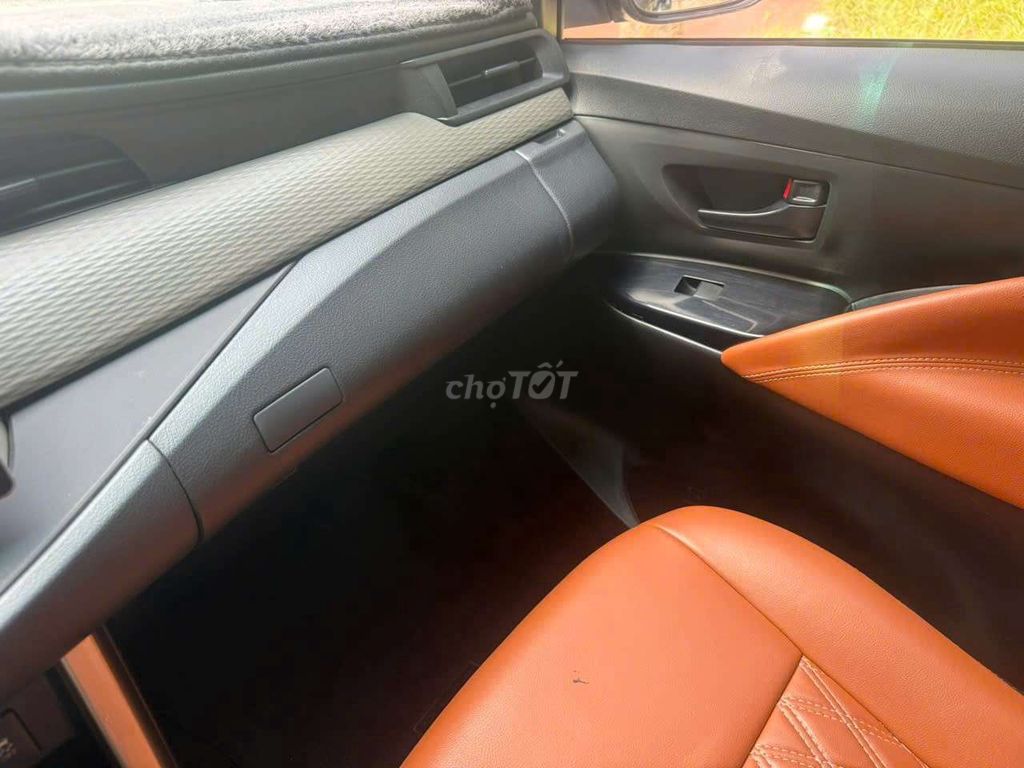 Toyota Innova 2018 Nâu vàng Số sàn. Mua bán Ô tô tại Quận 5 Tp Hồ Chí Minh được đăng bởi Triệu Phú  hình 14