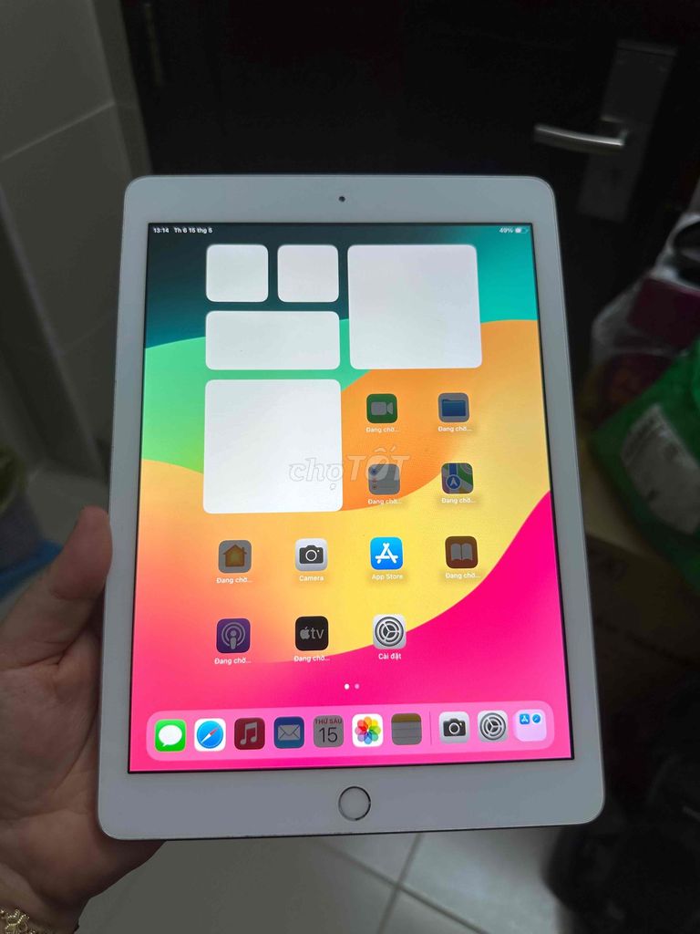 Apple iPad Gen 6 32GB Wifi Bạc. Mua bán Máy tính bảng tại Quận Bình Tân Tp Hồ Chí Minh được đăng bởi Pamy hình 1