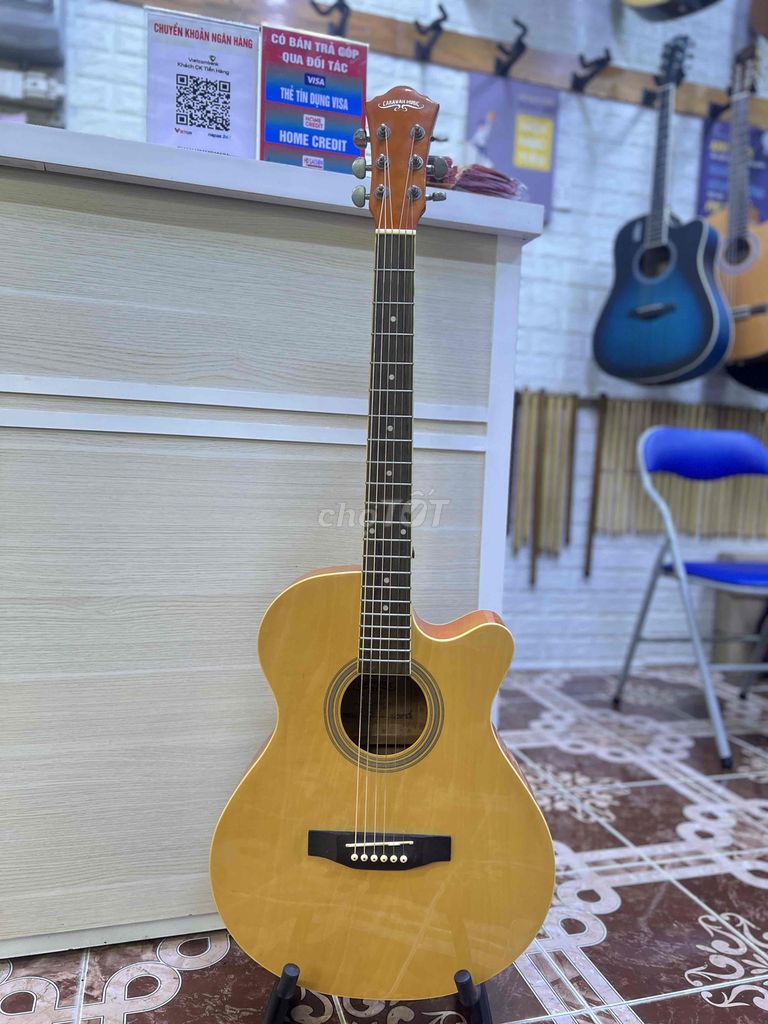 1 cây Đàn Guitar Dành cho các bạn tập chơi rất tôt