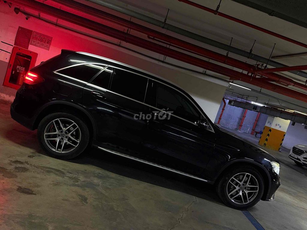 Mercedes-Benz GLC300 4matic 2019 Đen/kem