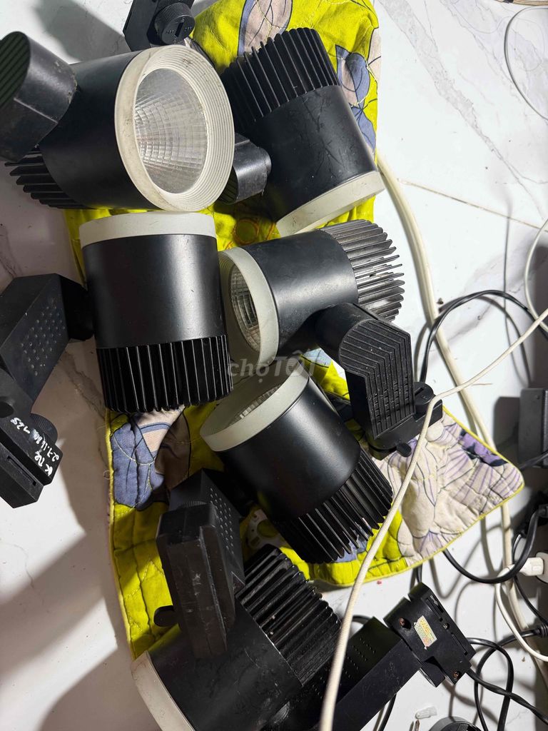 Đèn LED rọi ray 20W Vàng ấm cũ. Mua bán Đèn tại Quận Ninh Kiều Cần Thơ được đăng bởi Tranquangkhai hình 1