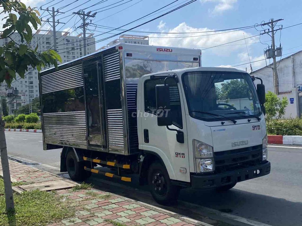 isuzu thùng kín tải 1990Kg sản xuất 2024