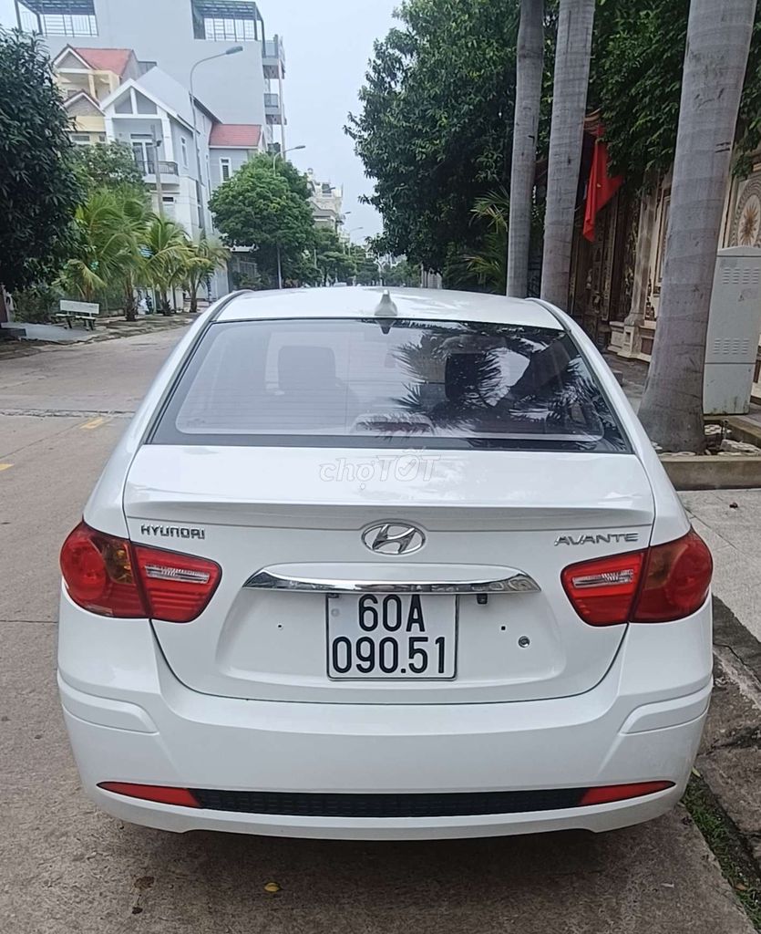 HYUNDAI AVANTE 1,6 МТ прекрасен
