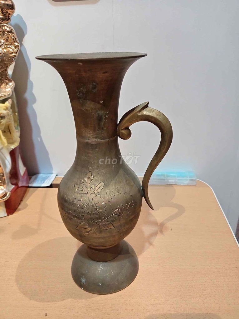 Bình trang trí Đồng thau Cổ điển Châu Âu. Mua bán Đồ sưu tầm, đồ cổ tại Quận Hai Bà Trưng Hà Nội được đăng bởi Gốm đồng Ngân Trang hình 1