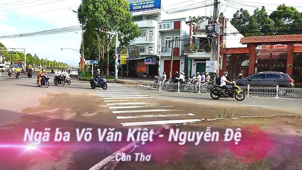 Nhà mặt tiền rộng đường Nguyễn Đệ gần sát đường Võ Văn Kiệt