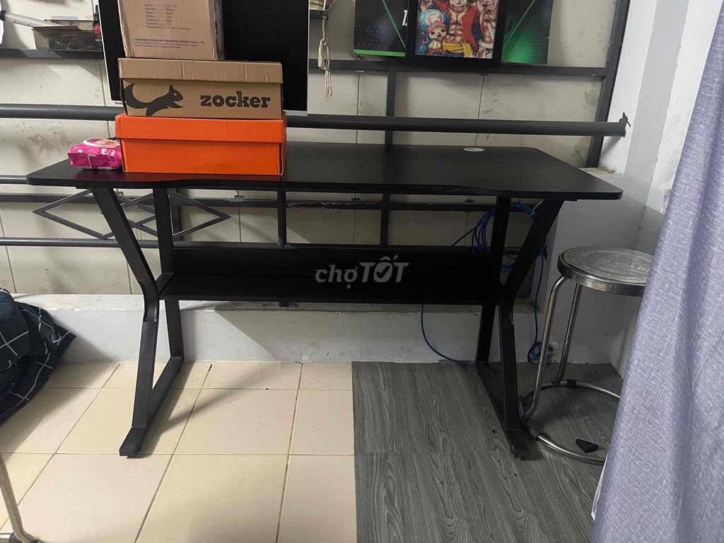 Bàn làm việc Gỗ Kim loại Đen. Mua bán Bàn ghế tại Huyện Bình Chánh Tp Hồ Chí Minh được đăng bởi Luân Chí Cẩm hình 1