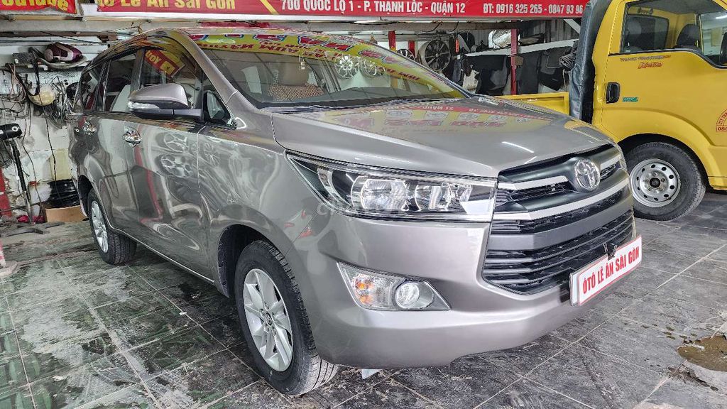 Toyota Innova 2.0E 2017 Số sàn Bạc 76.000 km