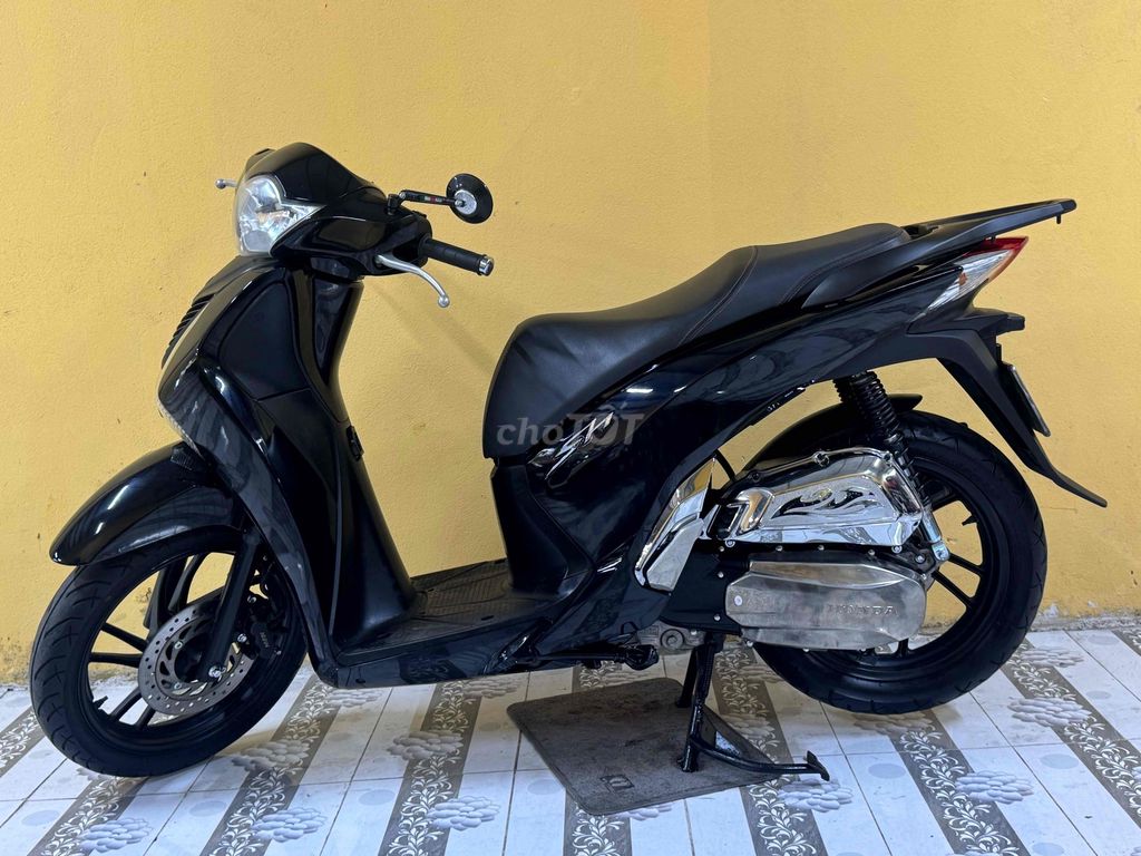 SH 125 2014 год, черный глянцевый, супер новый 92D1-452.35