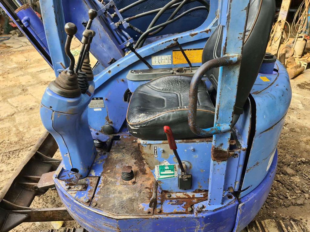 Máy xúc Hitachi EX 30 Thủy lực đã qua sử dụng. Mua bán Phương tiện khác tại Huyện Bắc Tân Uyên Bình Dương được đăng bởi Danh  hình 4