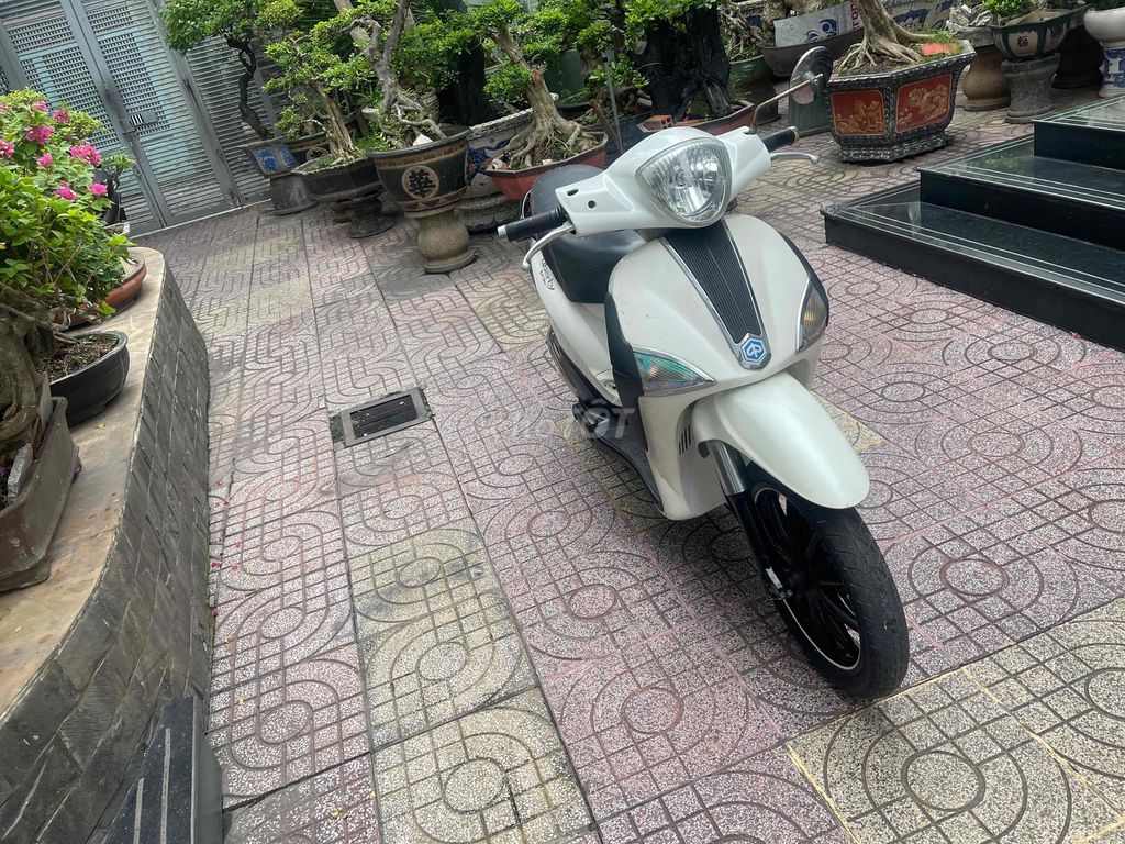 Liberty 125ie белый, госномер 428.28, отличное состояние