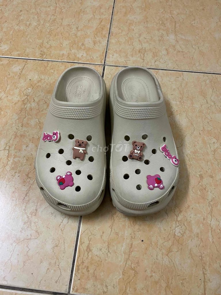 Dép Crocs 35-36 Be Unisex. Mua bán Giày dép tại Quận 5 Tp Hồ Chí Minh được đăng bởi Thuần hình 1