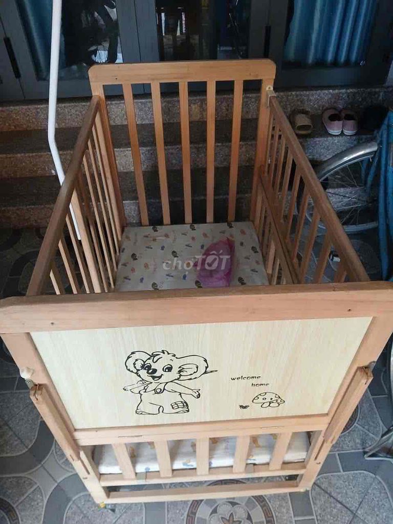 Nôi em bé gỗ màu gỗ đã sử dụng. Mua bán Mẹ và bé tại Quận Bình Thuỷ Cần Thơ được đăng bởi CHỊ 3 hình 1