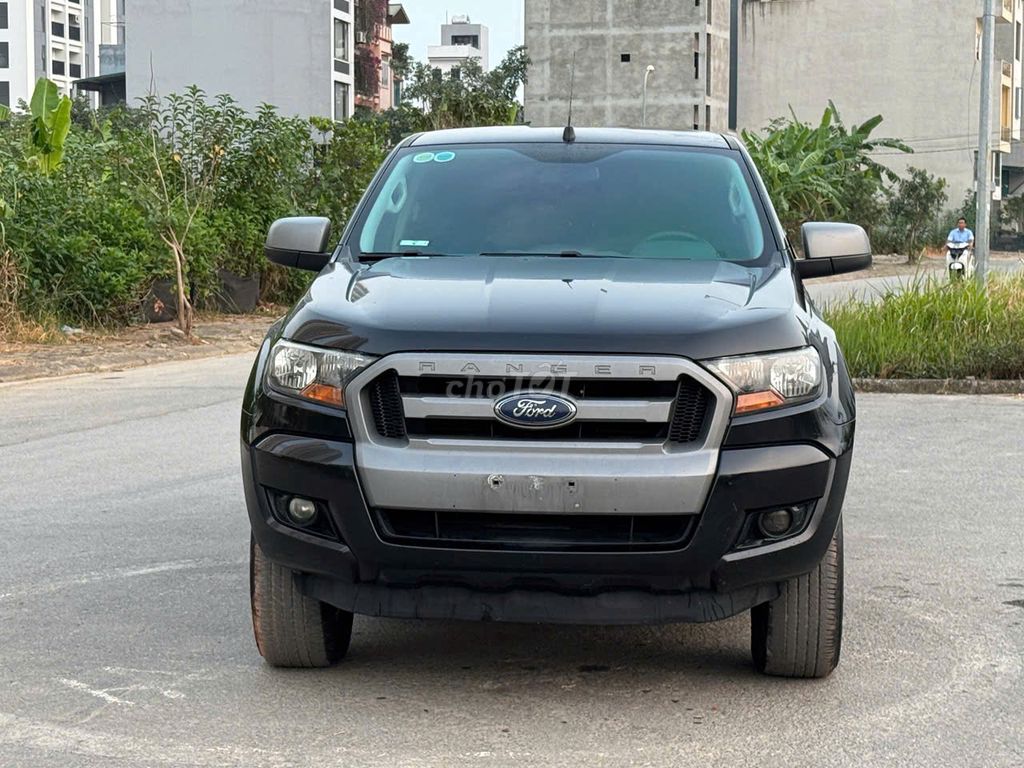 Bán xe Ford Ranger 2016 XLS 2.2 4x2 AT màu đen