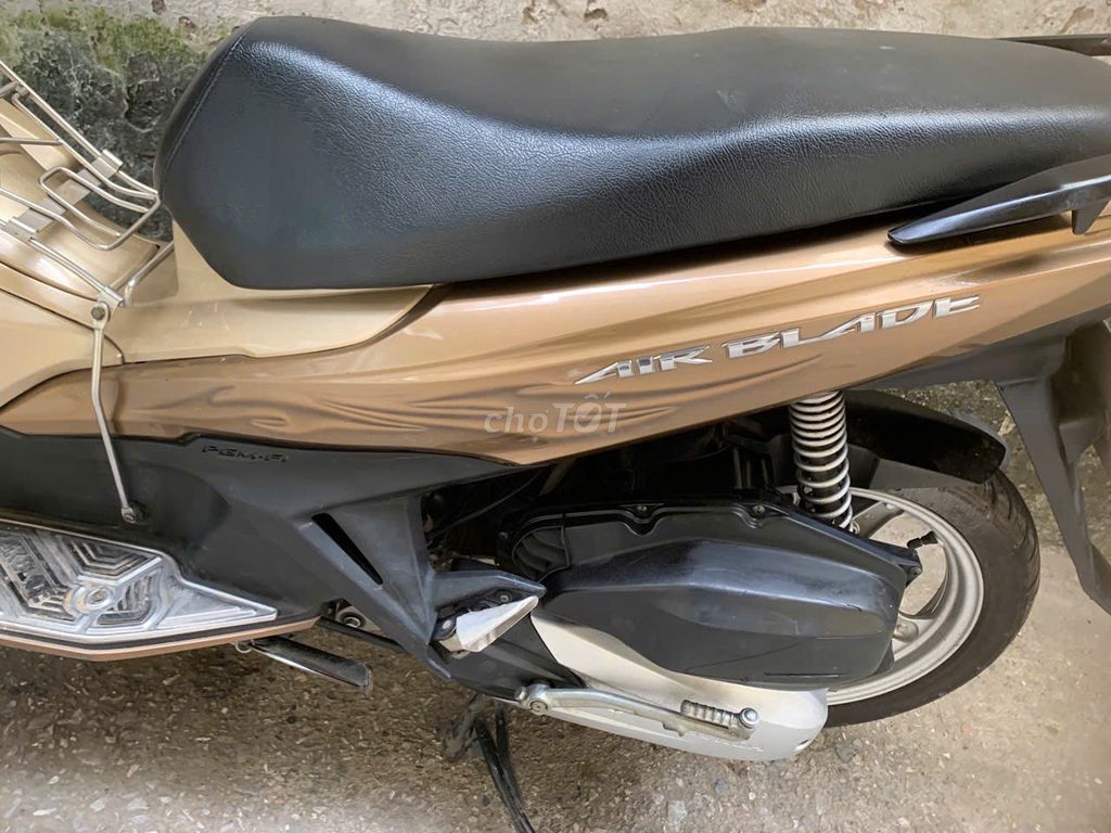 Bán ari blafe125 3d vàng đồng 2016. Mua bán Xe máy tại Quận Hoàng Mai Hà Nội được đăng bởi Minhtuan hình 5