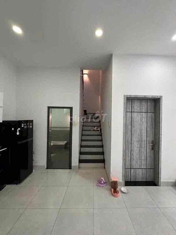 Cho thuê nhà nguyên căn 1 trệt 1 lầu sân thượng 3PN, 2WC