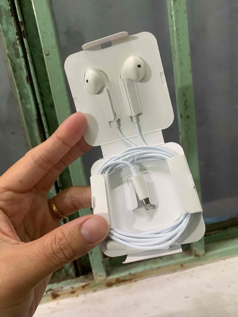 Tai nghe Iphone cổng Lightning mới 100%