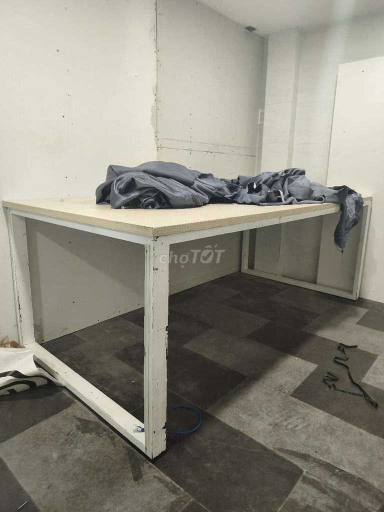 Bàn làm việc chân sắt mặt gỗ 1m2x2m4. Mua bán Đồ dùng văn phòng tại Quận Gò Vấp Tp Hồ Chí Minh được đăng bởi Đăng Thông Nguyễn hình 1