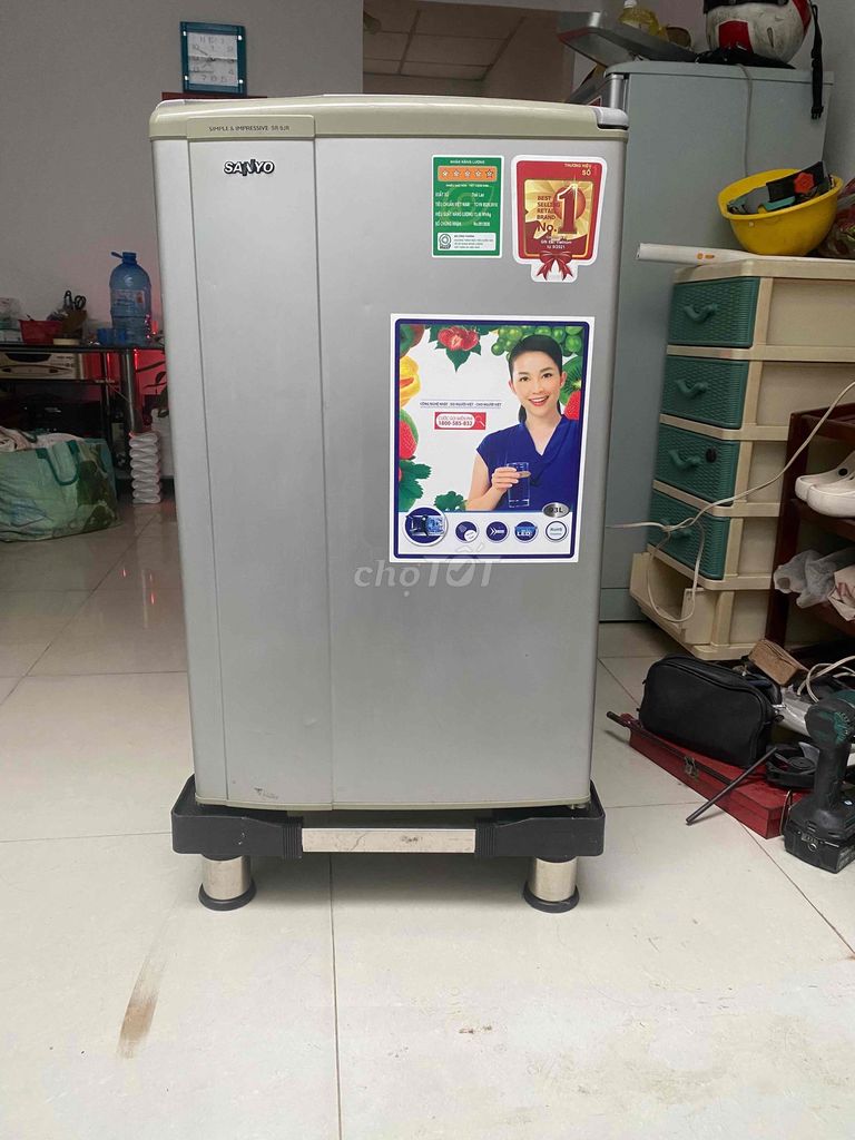 tủ lạnh mini sanyo 90L zin còn tốt bán bh6t uy tín