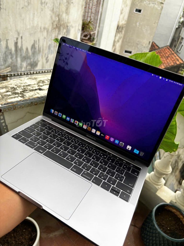 Macbook Pro 2017 bản Touchbar đẹp, pin cao