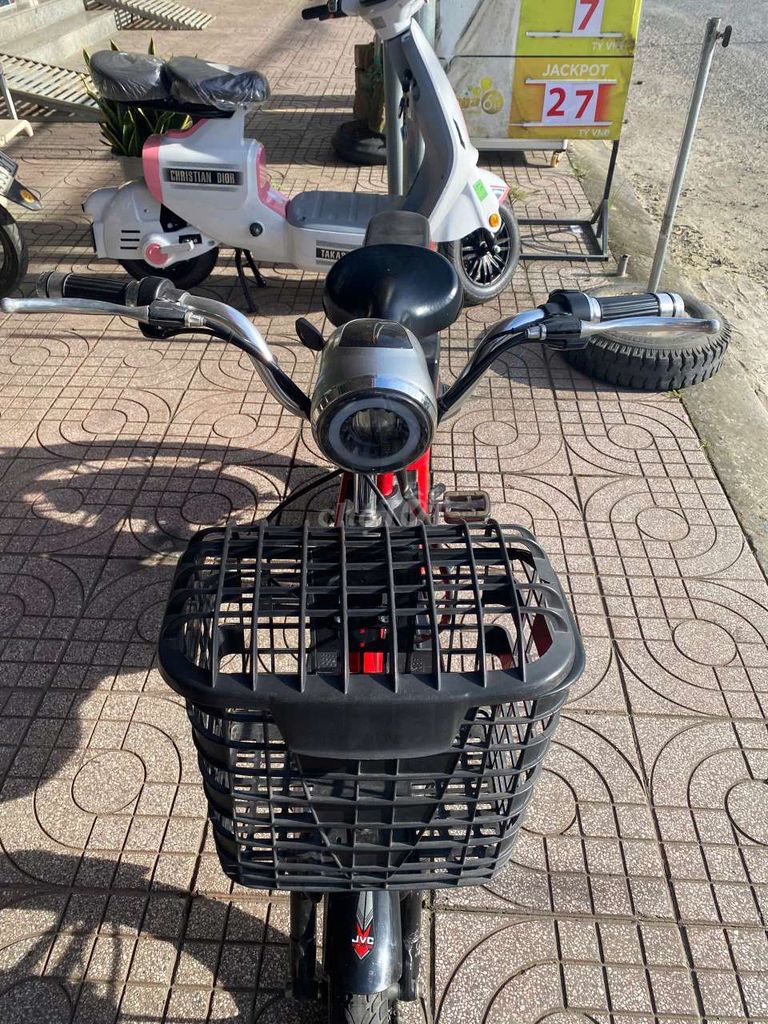 Xe đạp điện JVC Q7 Đỏ. Mua bán Xe điện tại Huyện Cao Lãnh Đồng Tháp được đăng bởi Xe Điện Đỗ Vũ Ngã Ba ông Bầu hình 3
