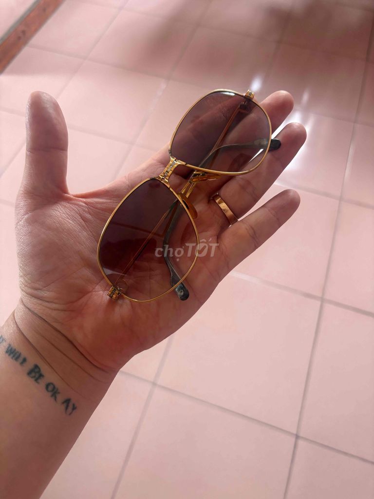Kính râm Cartier mạ vang chinh hang. Mua bán Phụ kiện thời trang khác tại Thành phố Thủ Đức Tp Hồ Chí Minh được đăng bởi mua hang tiền triệu xin đừng tiếc 1 cuộc gọi ạ  hình 1